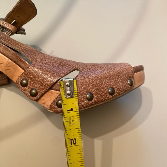 Taupe pebbled leather miss sixty high heeled sandals - Picture 11 of 11